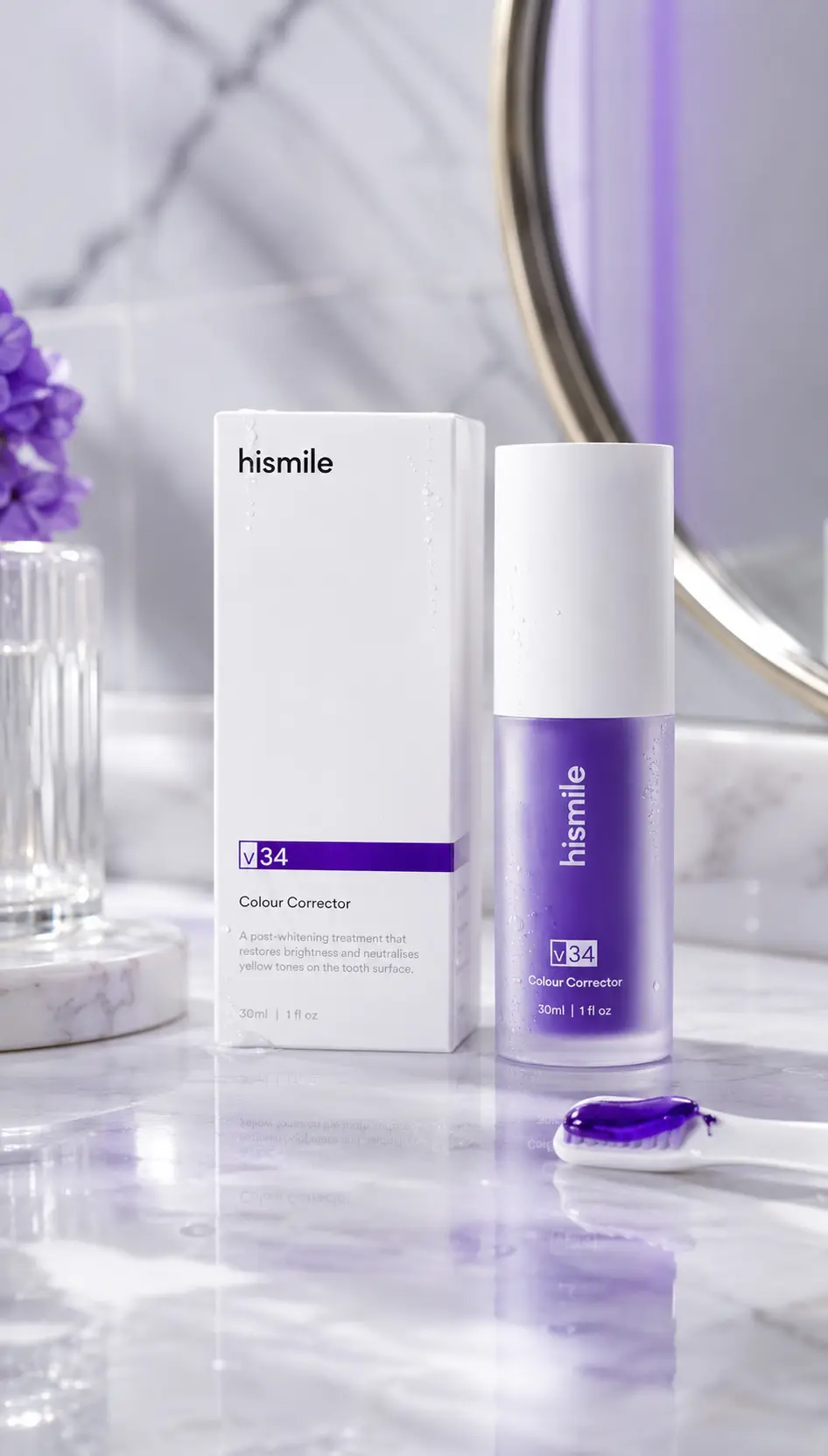 hismile v34 Colour Corrector na mramorovej kúpeľňovej poličke